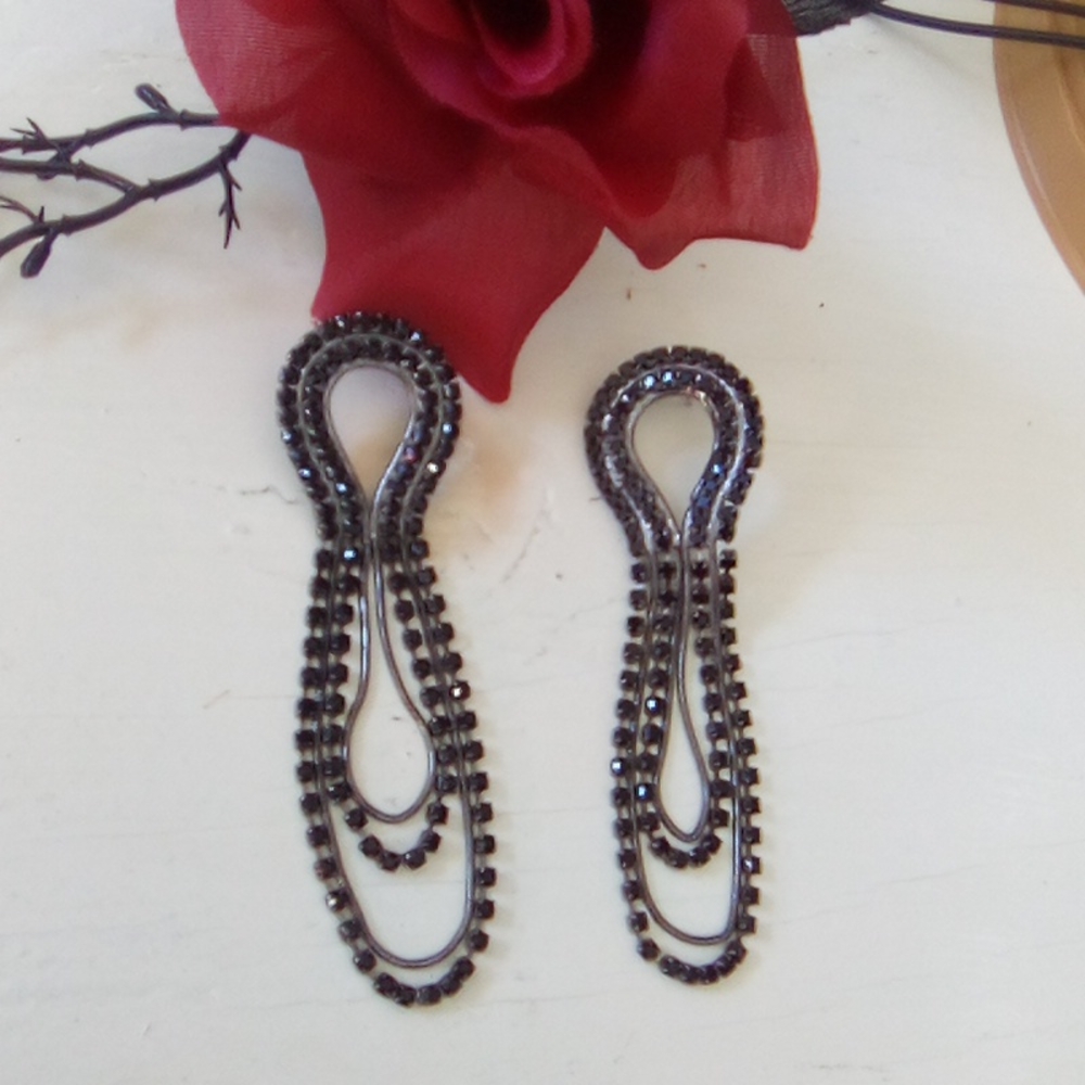 Black Vintage Rhinestone and Chains Dangle Earrings